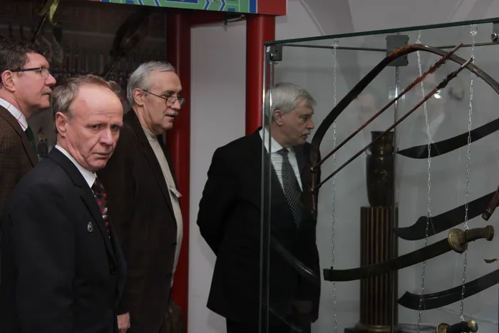 Экскурсия для губернатора Г.С.Полтавченко по выставке восточного оружия в Артиллерийском музее