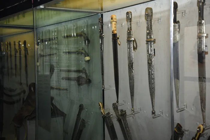 На выставке "Кавказское оружие из частных коллекций" в Москве