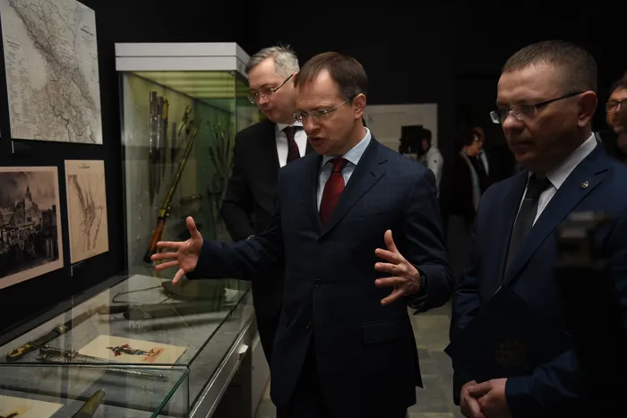 На выставке "Кавказское оружие из частных коллекций" в Москве